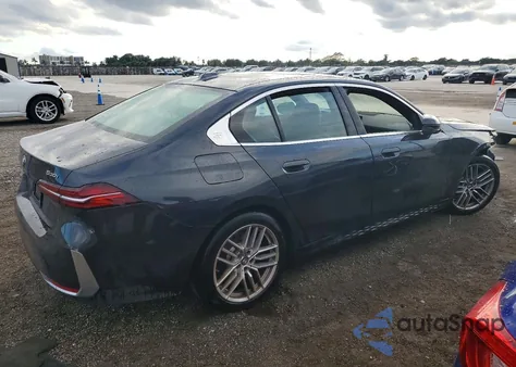 2025 BMW 530 I z USA, uszkodzony, nr VIN WBA43FJ01SCT73170